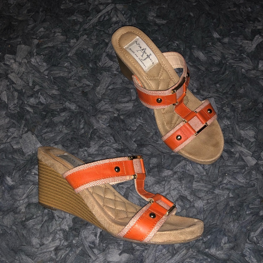 6/$20 Valenci size 7 orange wedges